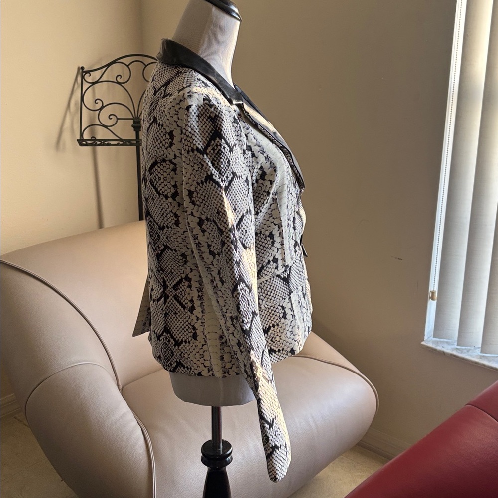 Nanette Lepore Black and White Patterned Blazer - Picture 2 of 8